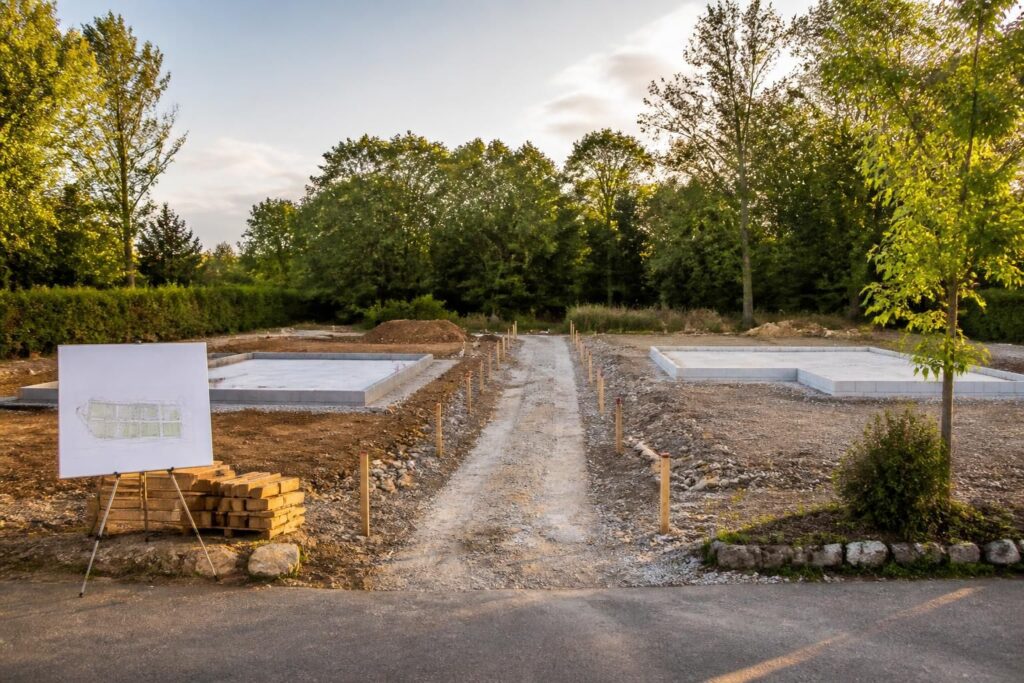 découvrez les règles essentielles à connaître pour obtenir un permis de construire valant division afin de réaliser deux maisons individuelles en toute légalité.